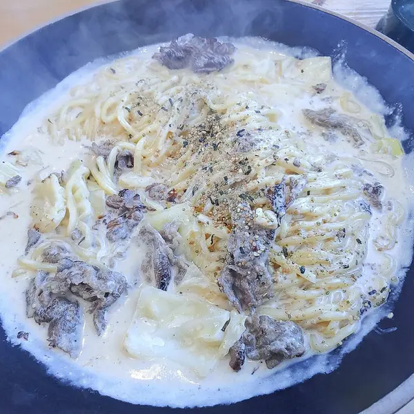 Etli ve yumurtalı spagetti