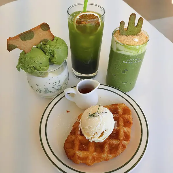 Yeşil çay ve kurabiyeli dondurma.