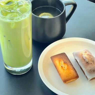 Bir fincan kahve, kek, kek...