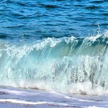 Akdeniz sahillerinde dalgalar