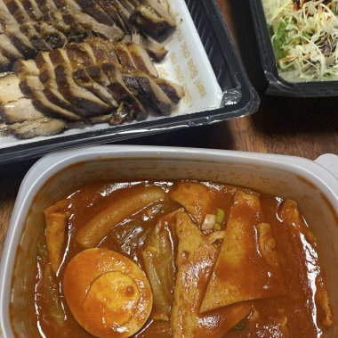 Lezzetli Asya yemeklerinin yakın görüntüsü