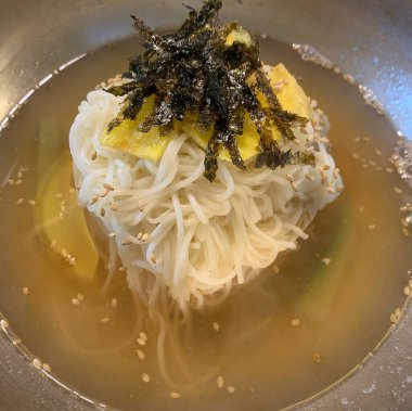 Sebzeli eriştenin mutfak fotoğrafı.