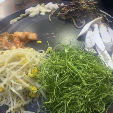 Lezzetli Asya yemeklerinin yakın görüntüsü