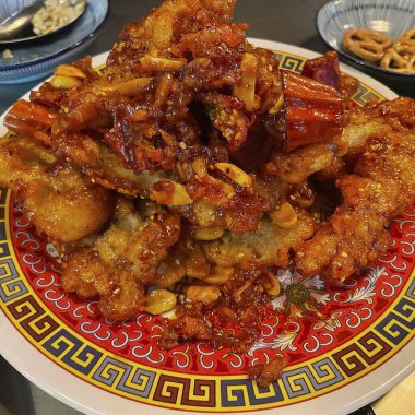 Lezzetli Asya yemeklerinin yakın görüntüsü