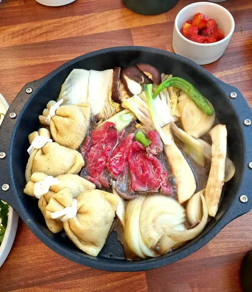 Lezzetli Asya yemeklerinin yakın görüntüsü