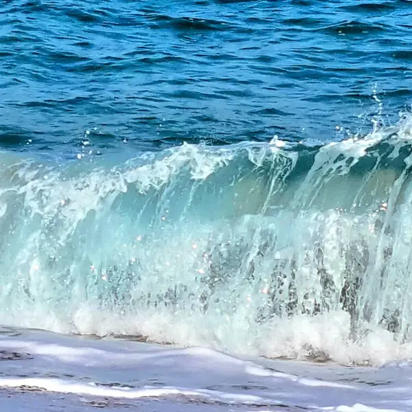 Akdeniz sahillerinde dalgalar