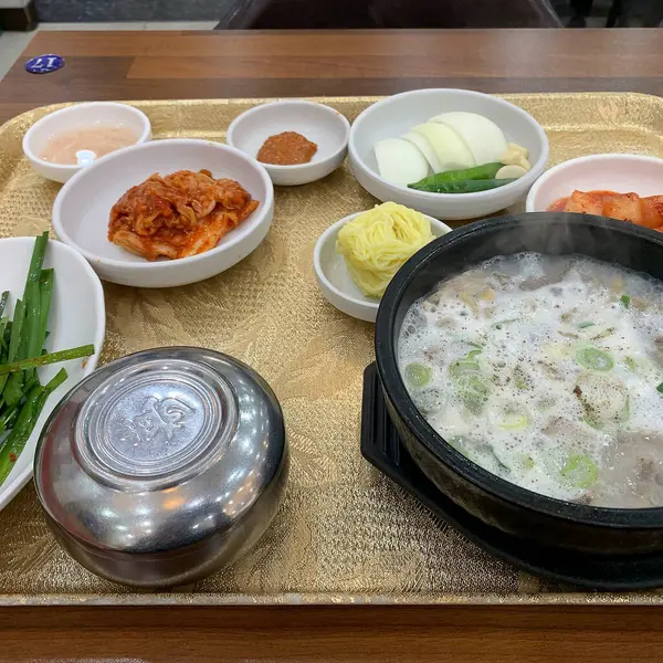 Lezzetli Asya yemeklerinin yakın görüntüsü