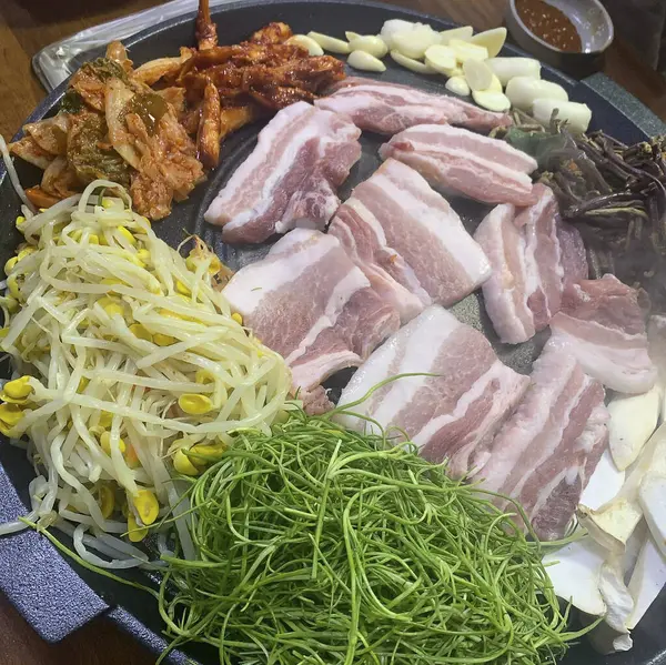 Lezzetli Asya yemeklerinin yakın görüntüsü