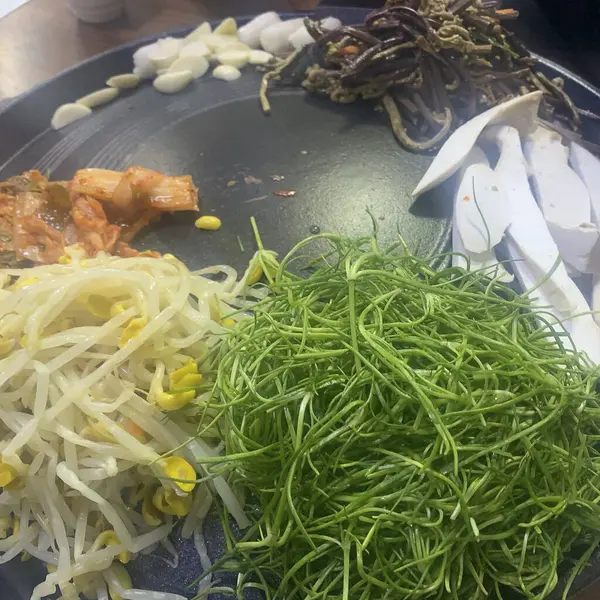 Lezzetli Asya yemeklerinin yakın görüntüsü