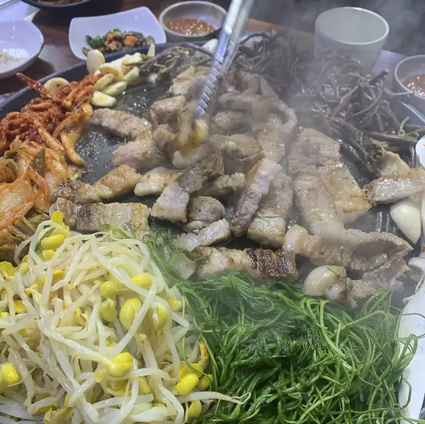 Lezzetli Asya yemeklerinin yakın görüntüsü