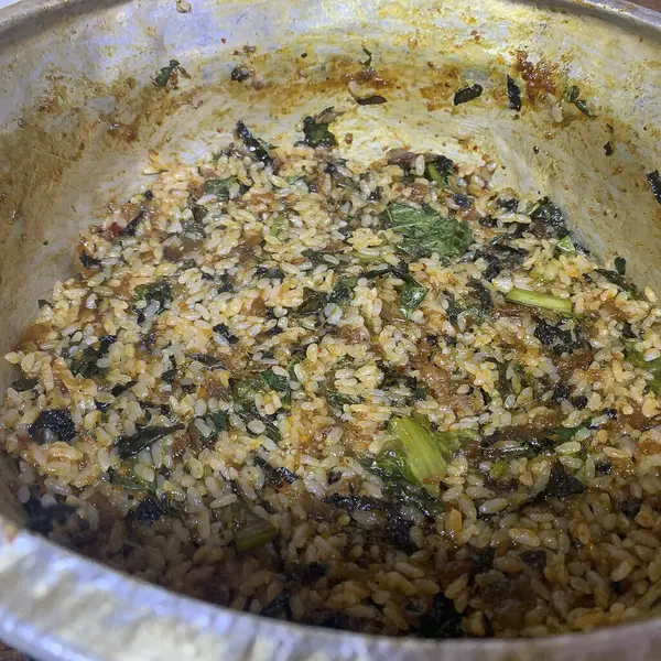 fried rice with garlic and spices