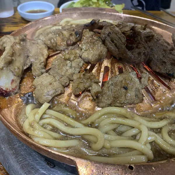 Lezzetli Asya yemeklerinin yakın görüntüsü