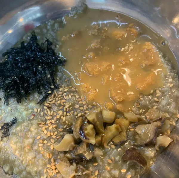 Sebzeli ve pirinçli çorba.