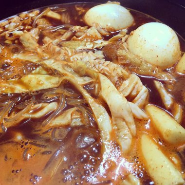 Lezzetli Asya yemeklerinin yakın görüntüsü