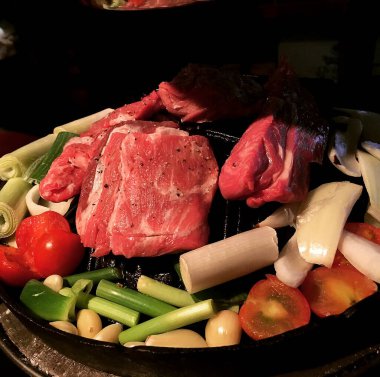 Lezzetli Asya yemeklerinin yakın görüntüsü