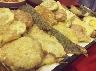 Lezzetli Asya yemeklerinin yakın görüntüsü