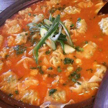 Lezzetli Asya yemeklerinin yakın görüntüsü