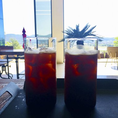 Buzlu kırmızı çay.