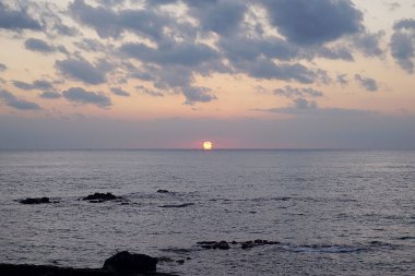 Sahilde gün batımı