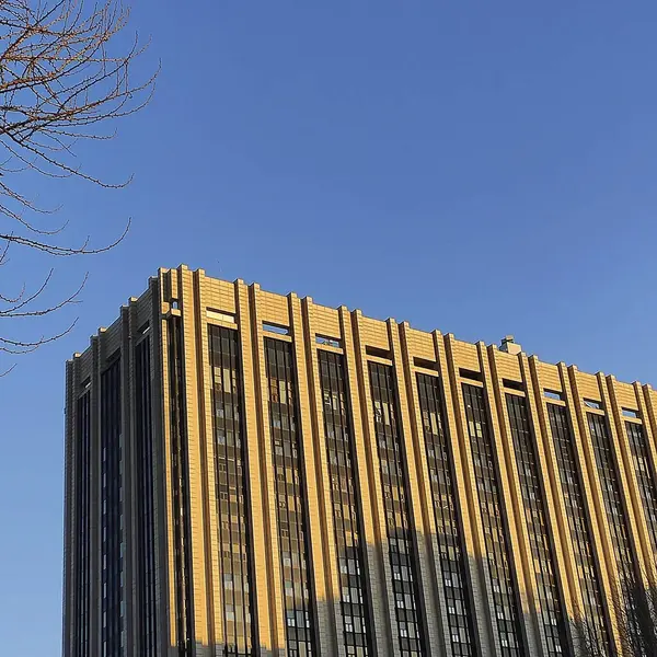 Şehrin modern binası