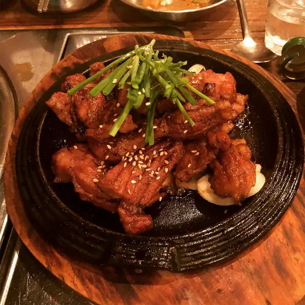 Lezzetli Asya yemeklerinin yakın görüntüsü