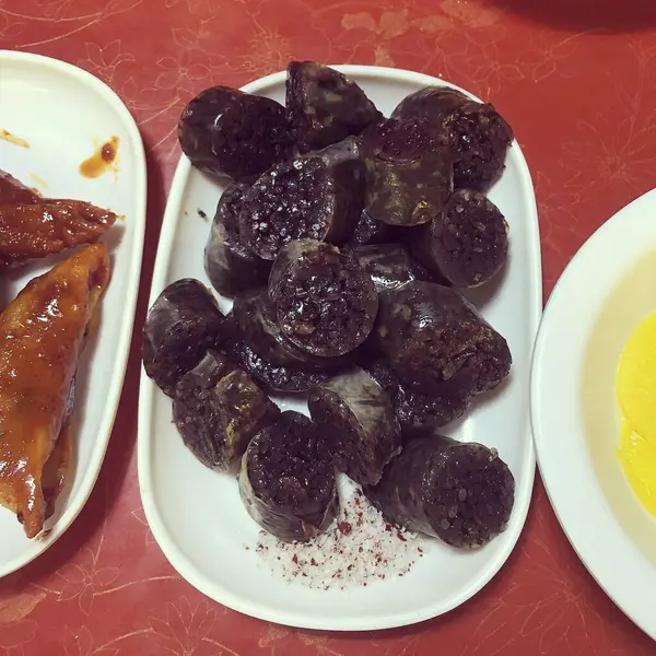 Kızarmış tavuğun mutfak fotoğrafı.