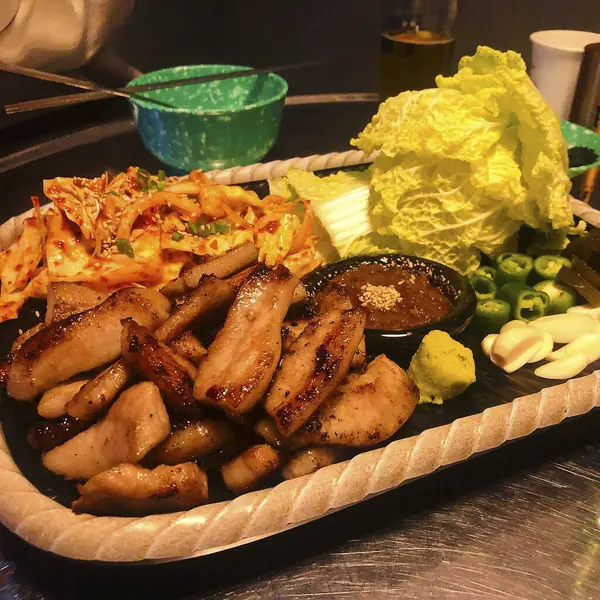 Lezzetli Asya yemeklerinin yakın görüntüsü