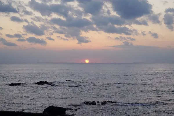 Sahilde gün batımı