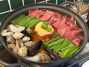 Lezzetli Asya yemeklerinin yakın görüntüsü