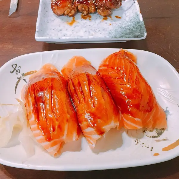 Lezzetli Asya yemeklerinin yakın görüntüsü