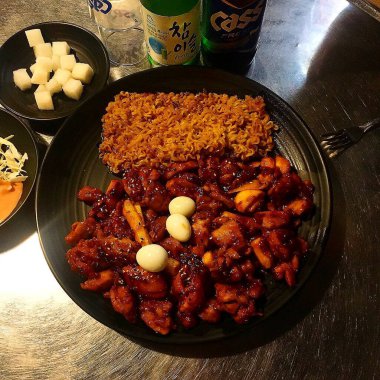 Lezzetli Asya yemeklerinin yakın görüntüsü