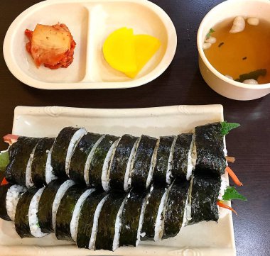 Lezzetli Asya yemeklerinin yakın görüntüsü