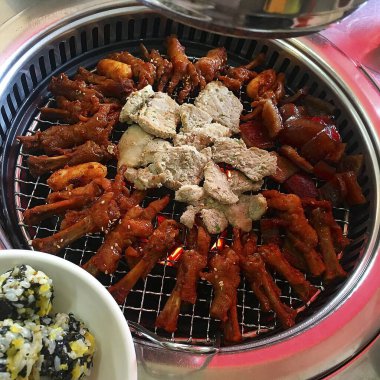 Lezzetli Asya yemeklerinin yakın görüntüsü