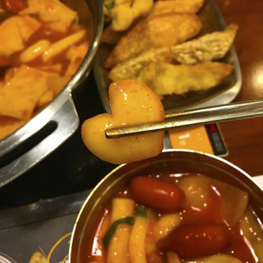 Lezzetli Asya yemeklerinin yakın görüntüsü