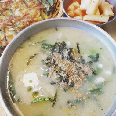 Lezzetli Asya yemeklerinin yakın görüntüsü