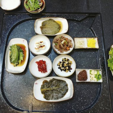 Lezzetli Asya yemeklerinin yakın görüntüsü