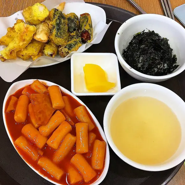 Lezzetli Asya yemeklerinin yakın görüntüsü