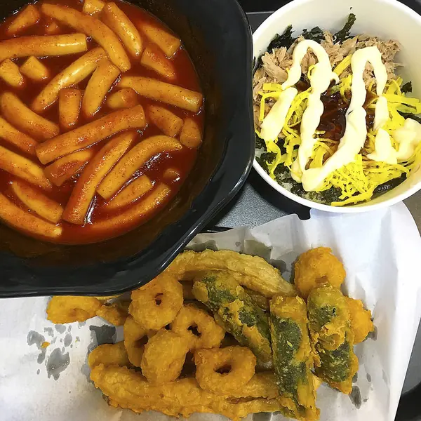 Lezzetli Asya yemeklerinin yakın görüntüsü