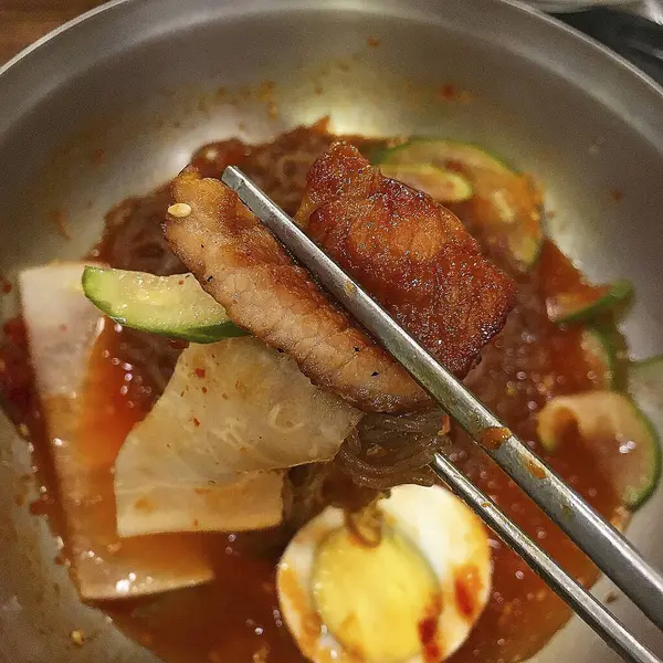 Lezzetli Asya yemeklerinin yakın görüntüsü