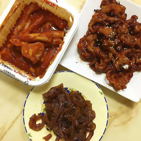 Lezzetli Asya yemeklerinin yakın görüntüsü