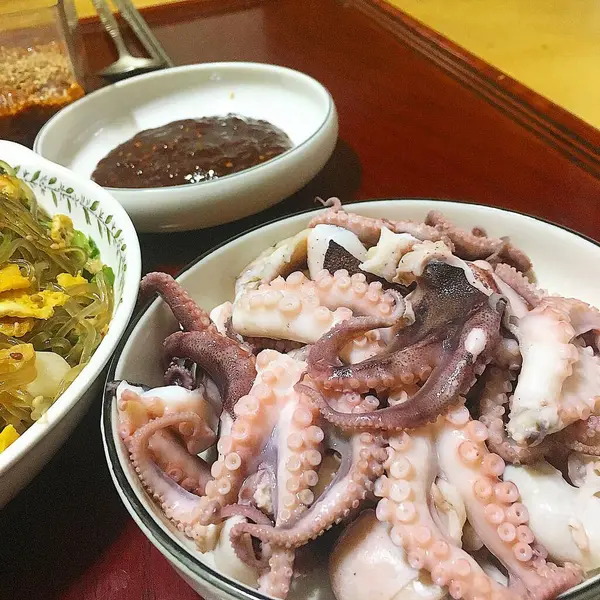 Lezzetli Asya yemeklerinin yakın görüntüsü