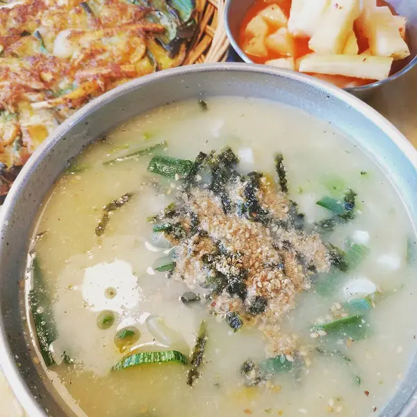 Lezzetli Asya yemeklerinin yakın görüntüsü