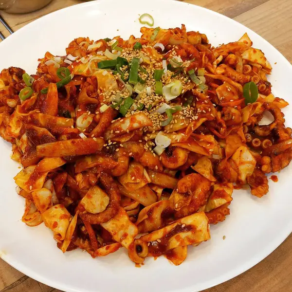 Lezzetli Asya yemeklerinin yakın görüntüsü