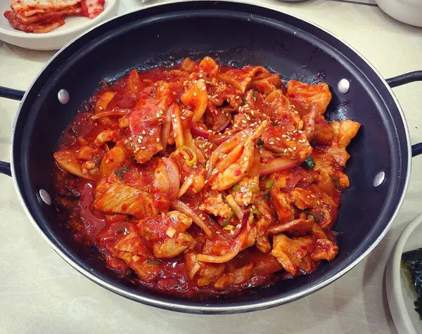 Lezzetli Asya yemeklerinin yakın görüntüsü