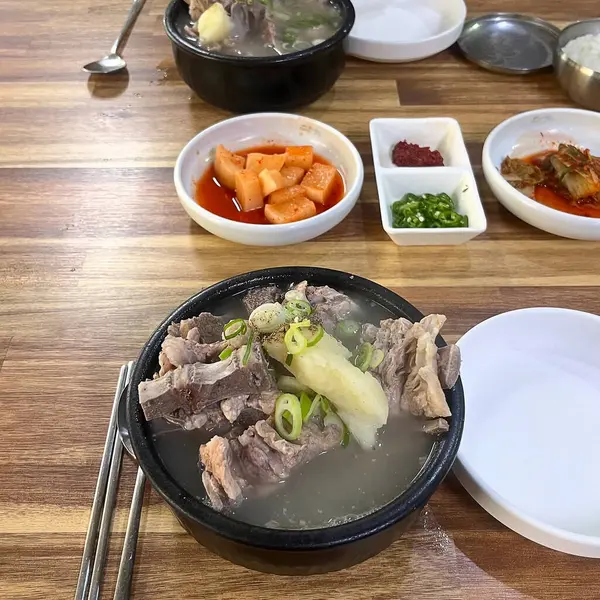 Geleneksel Kore bifteği kimchi