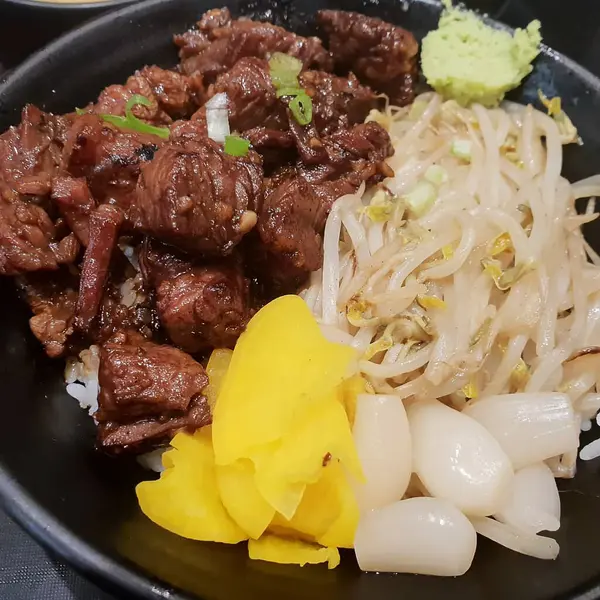 Lezzetli Asya yemeklerinin yakın görüntüsü