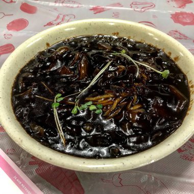 Lezzetli Asya yemeklerinin yakın görüntüsü