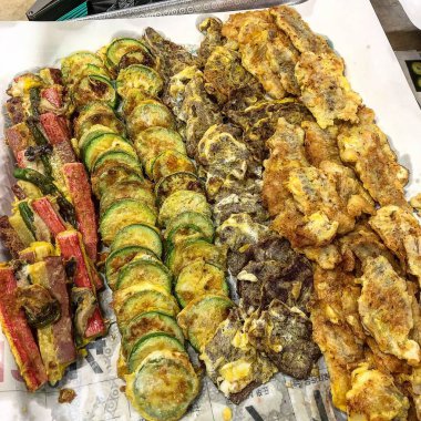 Lezzetli yiyeceklere yakın.