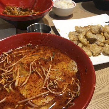 Lezzetli Asya yemeklerinin yakın görüntüsü