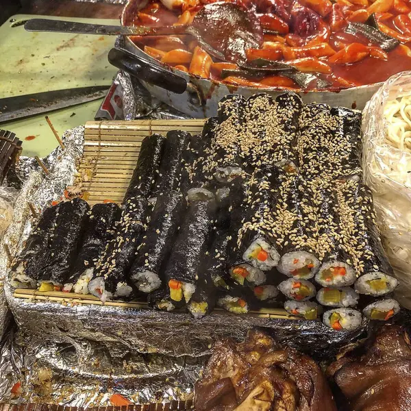 Lezzetli Asya yemeklerinin yakın görüntüsü